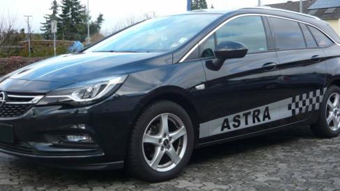 Opel Astra Kombi - Teilfolierung - Seitendekor