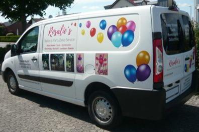 Autobeschriftung - individuelle Beschriftung für Fahrzeuge in vielen Farben die gesehen wird.