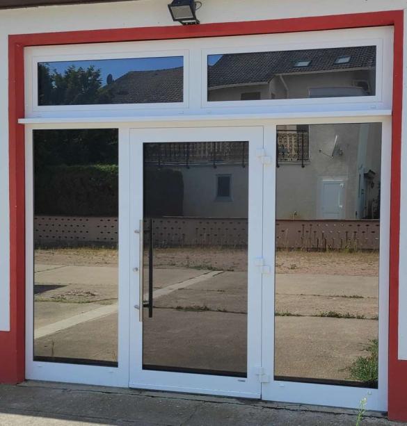 Sonnenschutzfolie gegen Hitze und UV-Schutz gegen Ausbleichen der Arbeitskleidung bei der freiwilligen Feuerwehr.